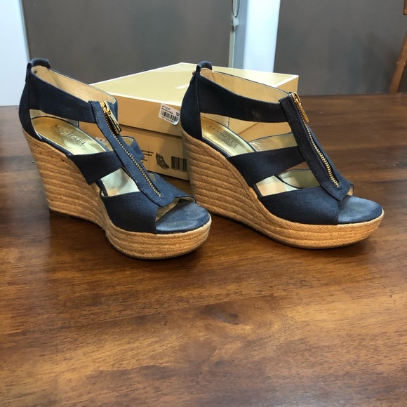 Michael Kors Damita Wedge Navy 4 inch heel - Picture 3 of 3